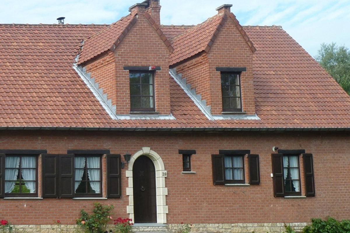 Foto van een bakstenen landhuis
